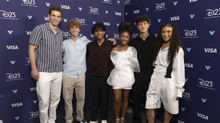 Alexxis Lemire | Aster Flores, The Half Of It, Parents, Brother, Daniel Diemer, Leah Lewis, Jake Short, Luke Baines Relationship, Career, Stranger Things, Instagram, Wiki, Bio, Wikipedia