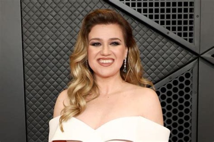 Are Kelly Clarkson & Jeremy Clarkson Related?