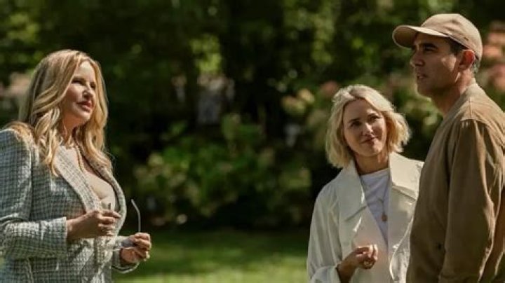 Is Jennifer Coolidge Pregnant In The Netflix Series?