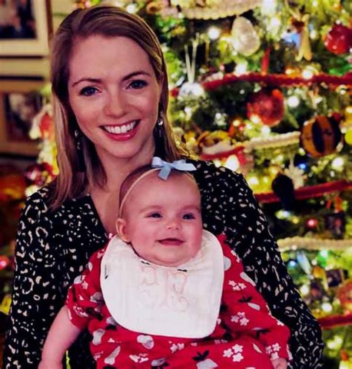 Kayla Tausche Salary and Net Worth in CNBC. Know her Husband, Baby, Wiki, Bio