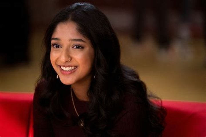 Maitreyi Ramakrishnan | Devi, Never Have I Ever, Parents, Father, Mother, Sri Lanka, Tamil-Canadian, Ethnicity, Career, Instagram, Sibling, Relationship, Wiki, Bio, Wikipedia