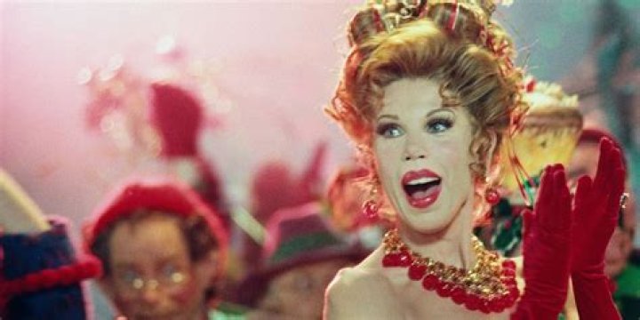 Phyllis Plays Grinch To Christine-Puts A Lump Of Coal In Her Stocking?