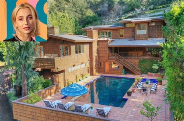 Where Does Emma Chamberlain Live?